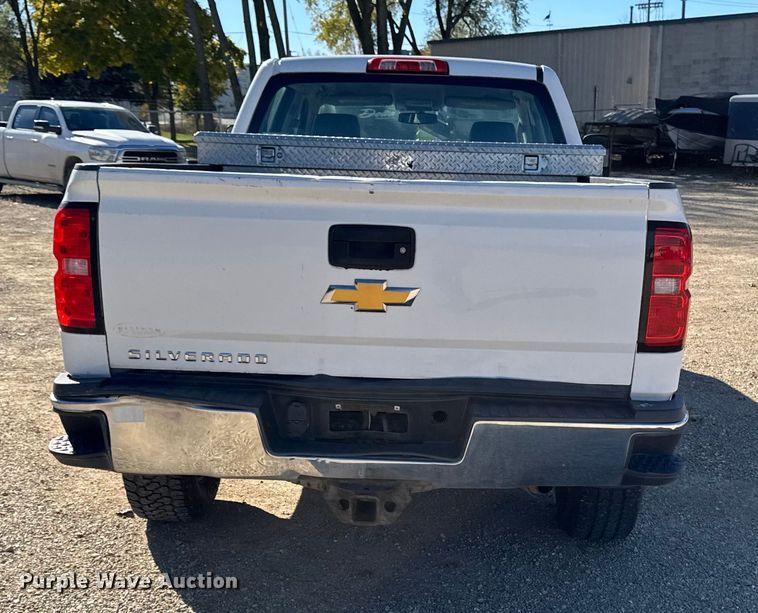 image for item EA2000 2015 Chevrolet Silverado 2500HD Crew Cab pickup truck