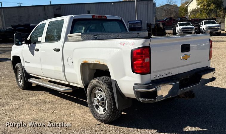 image for item EA2000 2015 Chevrolet Silverado 2500HD Crew Cab pickup truck