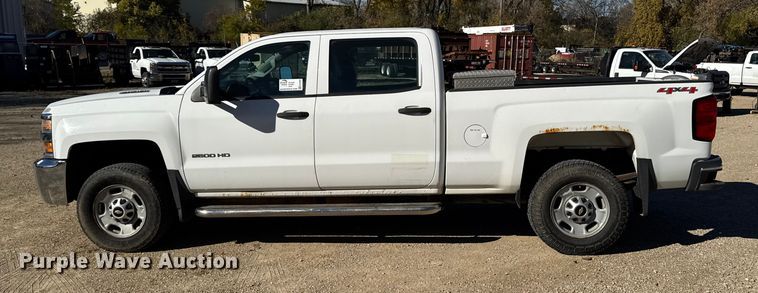 image for item EA2000 2015 Chevrolet Silverado 2500HD Crew Cab pickup truck