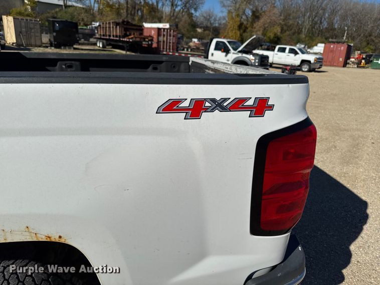 image for item EA2000 2015 Chevrolet Silverado 2500HD Crew Cab pickup truck