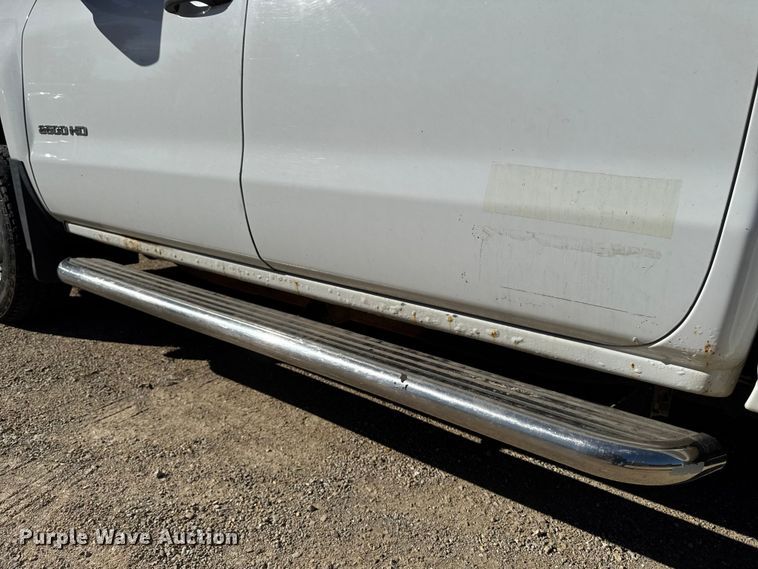 image for item EA2000 2015 Chevrolet Silverado 2500HD Crew Cab pickup truck