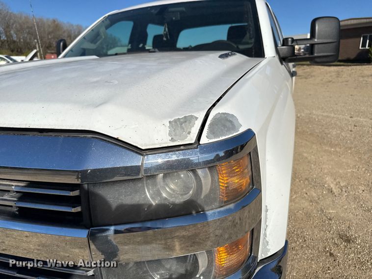 image for item EA2000 2015 Chevrolet Silverado 2500HD Crew Cab pickup truck