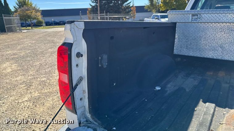 image for item EA2000 2015 Chevrolet Silverado 2500HD Crew Cab pickup truck