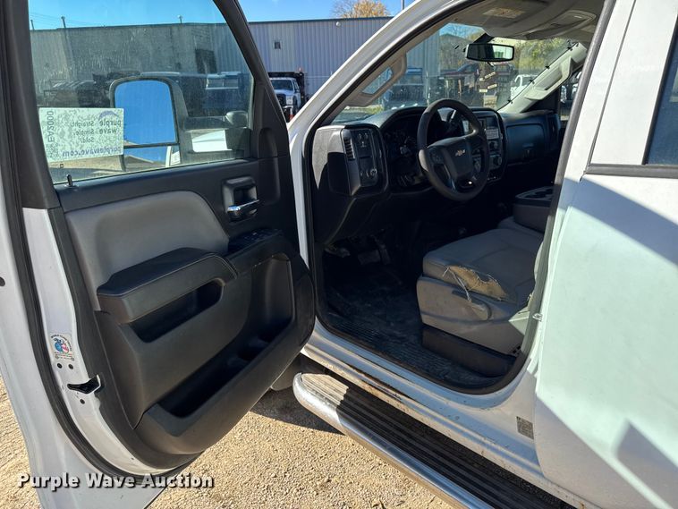 image for item EA2000 2015 Chevrolet Silverado 2500HD Crew Cab pickup truck