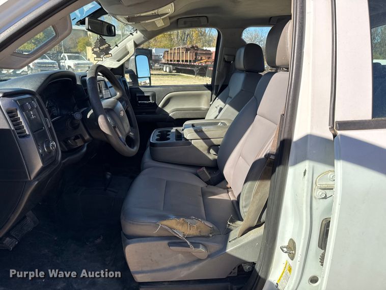 image for item EA2000 2015 Chevrolet Silverado 2500HD Crew Cab pickup truck