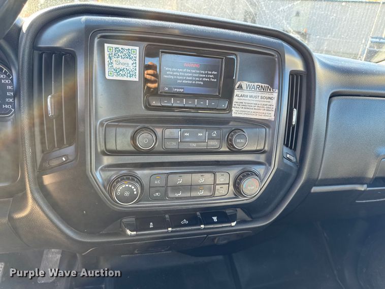 image for item EA2000 2015 Chevrolet Silverado 2500HD Crew Cab pickup truck