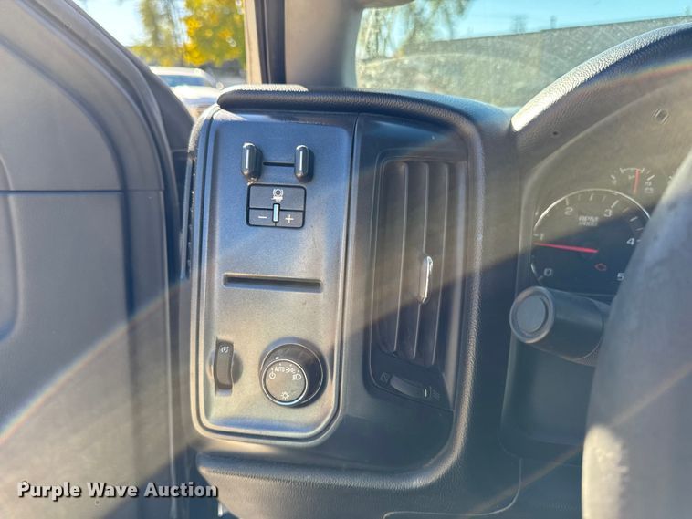 image for item EA2000 2015 Chevrolet Silverado 2500HD Crew Cab pickup truck