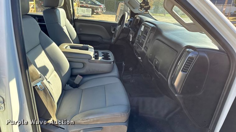 image for item EA2000 2015 Chevrolet Silverado 2500HD Crew Cab pickup truck