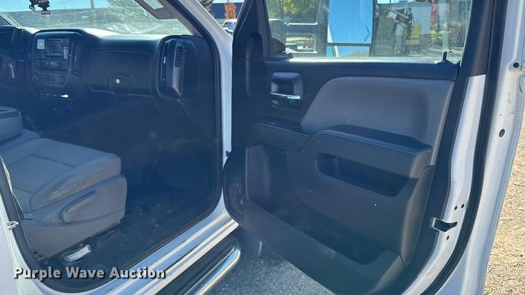 image for item EA2000 2015 Chevrolet Silverado 2500HD Crew Cab pickup truck