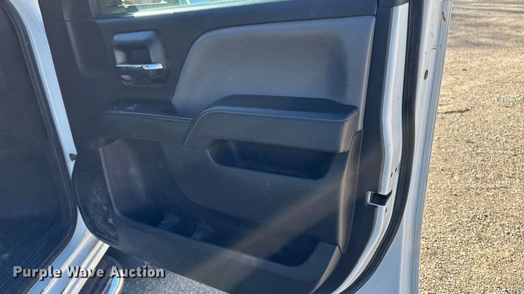 image for item EA2000 2015 Chevrolet Silverado 2500HD Crew Cab pickup truck