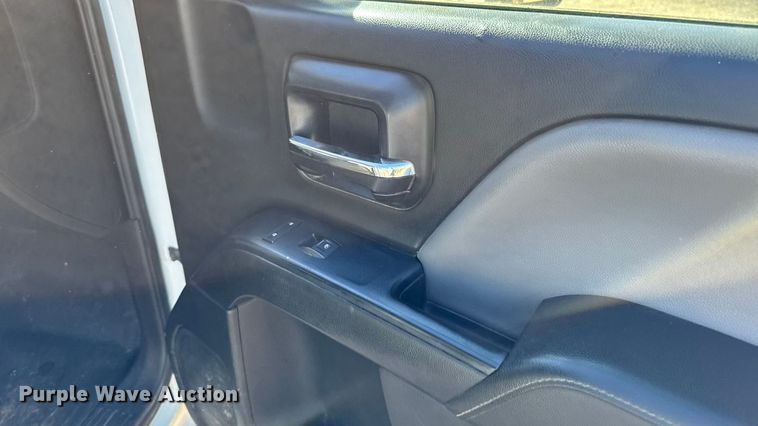 image for item EA2000 2015 Chevrolet Silverado 2500HD Crew Cab pickup truck