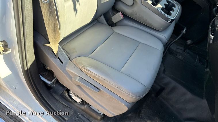 image for item EA2000 2015 Chevrolet Silverado 2500HD Crew Cab pickup truck