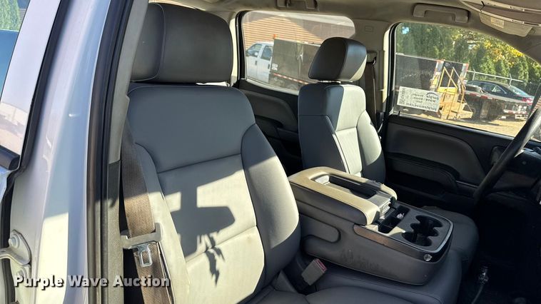 image for item EA2000 2015 Chevrolet Silverado 2500HD Crew Cab pickup truck