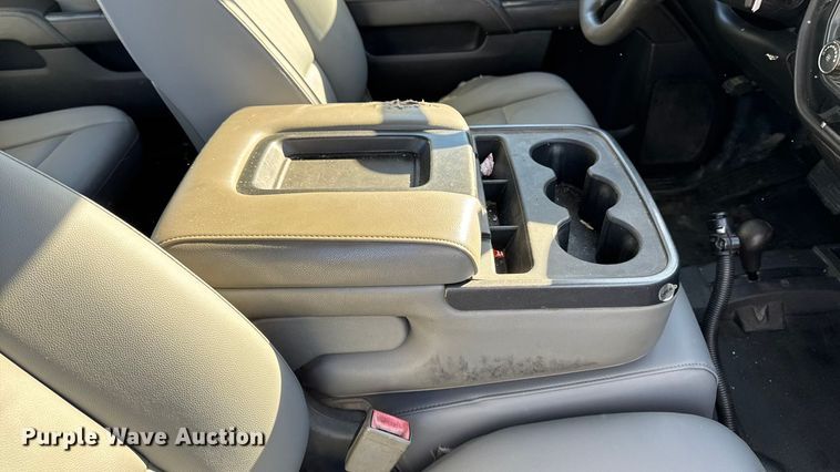 image for item EA2000 2015 Chevrolet Silverado 2500HD Crew Cab pickup truck