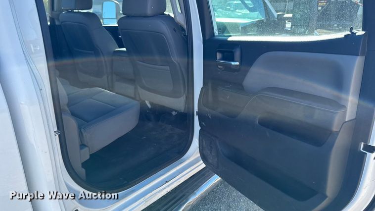 image for item EA2000 2015 Chevrolet Silverado 2500HD Crew Cab pickup truck