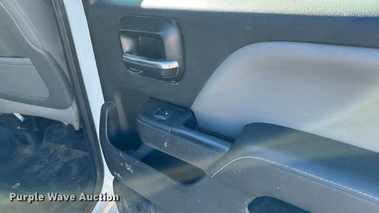 image for item EA2000 2015 Chevrolet Silverado 2500HD Crew Cab pickup truck