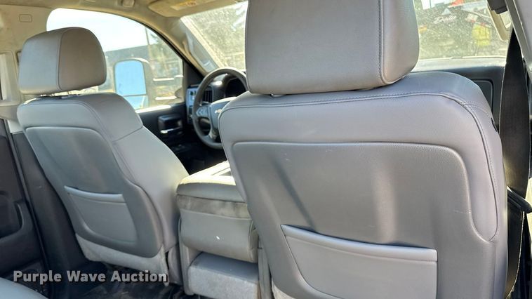 image for item EA2000 2015 Chevrolet Silverado 2500HD Crew Cab pickup truck