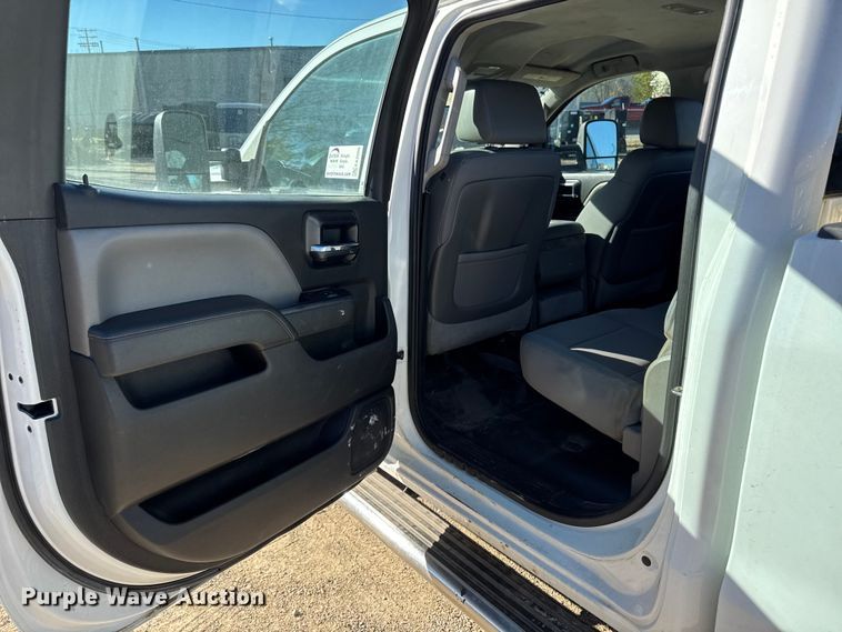 image for item EA2000 2015 Chevrolet Silverado 2500HD Crew Cab pickup truck