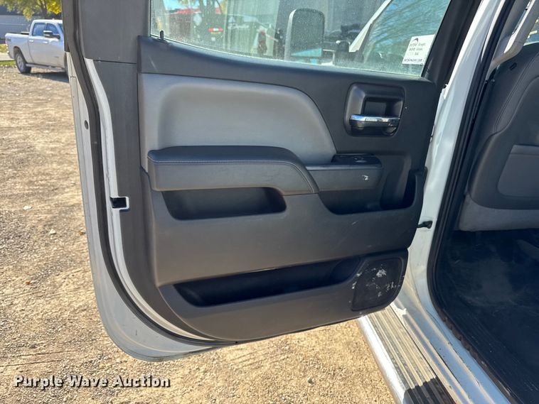 image for item EA2000 2015 Chevrolet Silverado 2500HD Crew Cab pickup truck