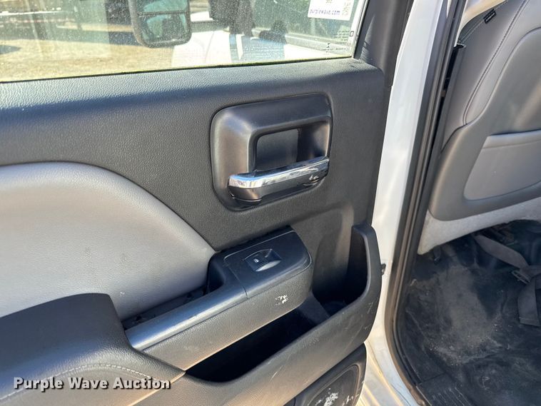 image for item EA2000 2015 Chevrolet Silverado 2500HD Crew Cab pickup truck