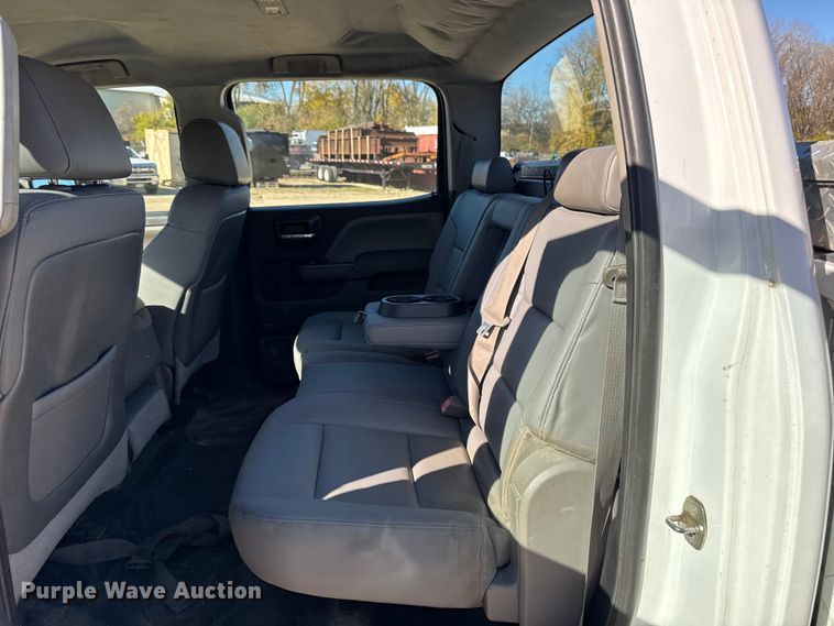 image for item EA2000 2015 Chevrolet Silverado 2500HD Crew Cab pickup truck