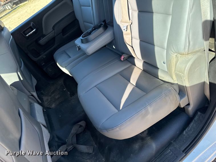 image for item EA2000 2015 Chevrolet Silverado 2500HD Crew Cab pickup truck