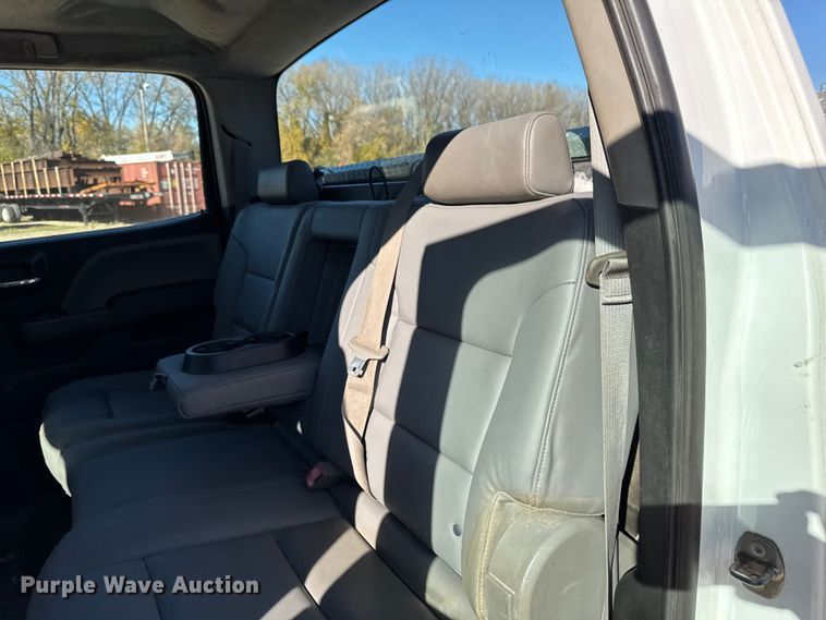 image for item EA2000 2015 Chevrolet Silverado 2500HD Crew Cab pickup truck