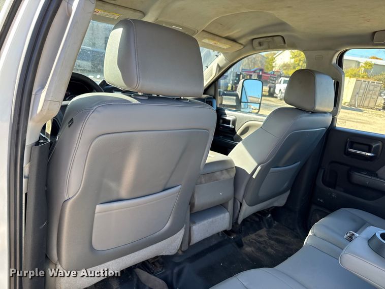 image for item EA2000 2015 Chevrolet Silverado 2500HD Crew Cab pickup truck