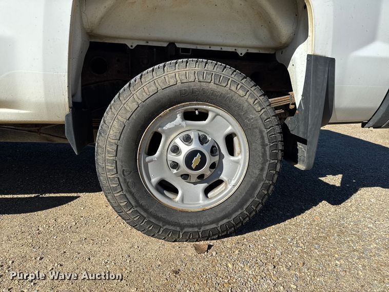 image for item EA2000 2015 Chevrolet Silverado 2500HD Crew Cab pickup truck