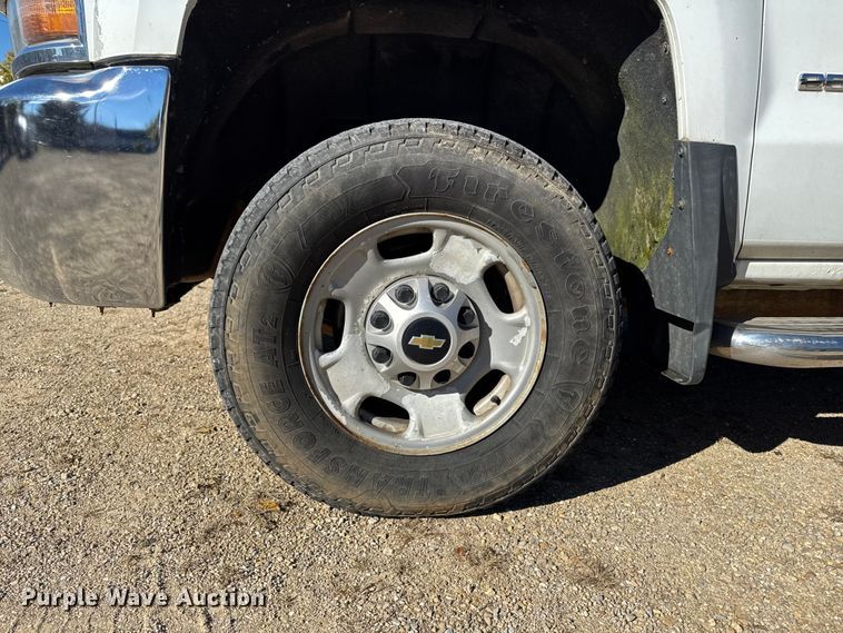 image for item EA2000 2015 Chevrolet Silverado 2500HD Crew Cab pickup truck