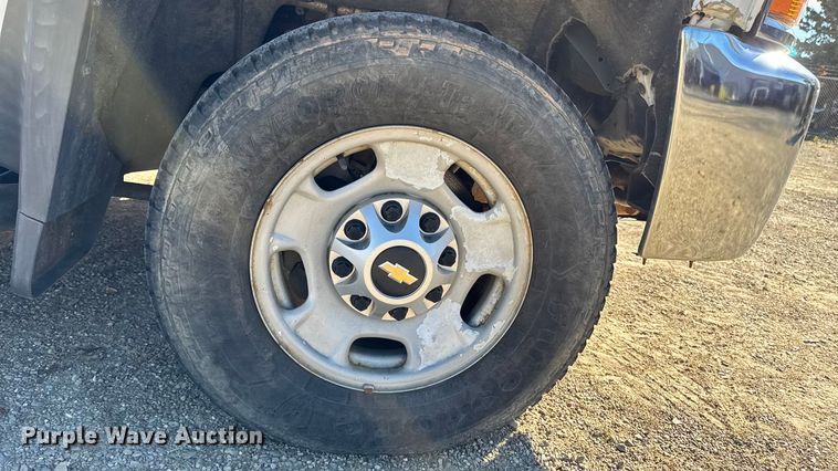 image for item EA2000 2015 Chevrolet Silverado 2500HD Crew Cab pickup truck