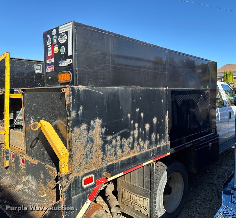 image for item EA2001 2016 Ford F450 flatbed truck