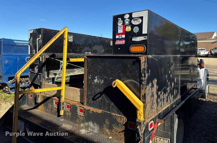 image for item EA2001 2016 Ford F450 flatbed truck