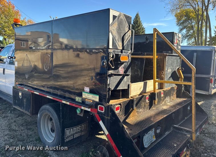 image for item EA2001 2016 Ford F450 flatbed truck