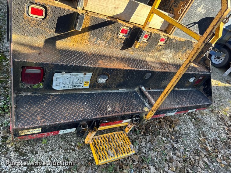 image for item EA2001 2016 Ford F450 flatbed truck