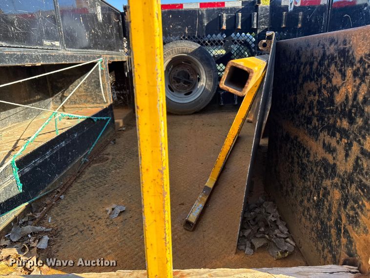 image for item EA2001 2016 Ford F450 flatbed truck