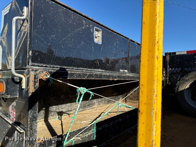 image for item EA2001 2016 Ford F450 flatbed truck