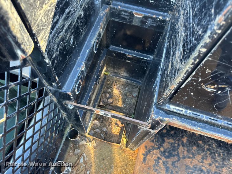 image for item EA2001 2016 Ford F450 flatbed truck