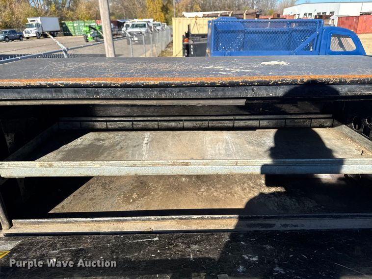 image for item EA2001 2016 Ford F450 flatbed truck