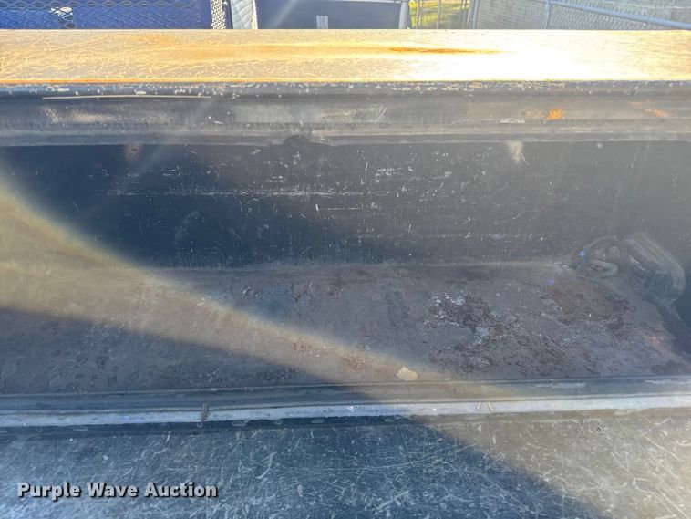 image for item EA2001 2016 Ford F450 flatbed truck