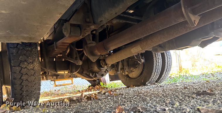 image for item EA2001 2016 Ford F450 flatbed truck