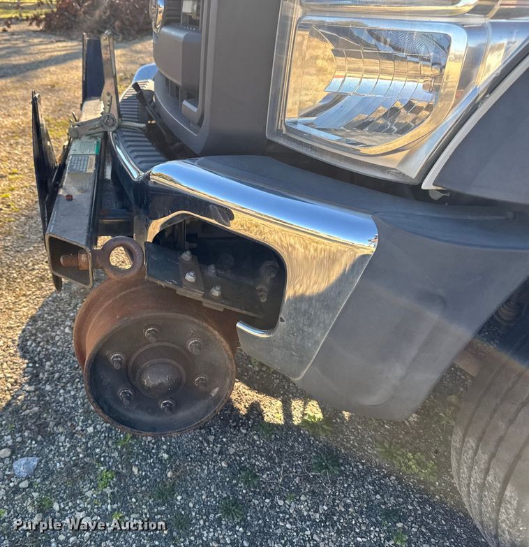 image for item EA2001 2016 Ford F450 flatbed truck