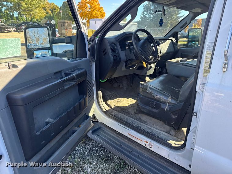 image for item EA2001 2016 Ford F450 flatbed truck