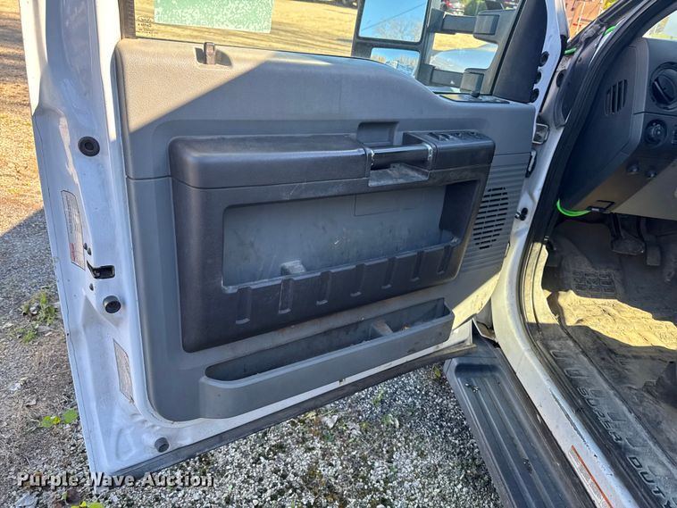 image for item EA2001 2016 Ford F450 flatbed truck