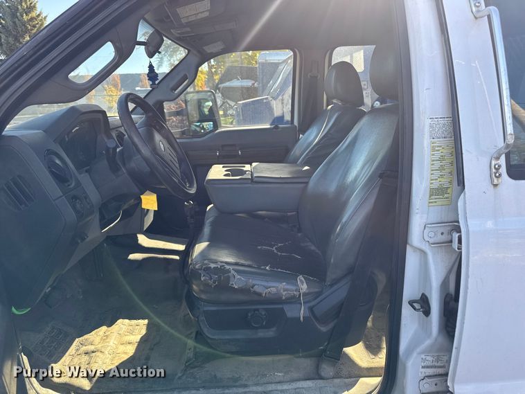 image for item EA2001 2016 Ford F450 flatbed truck