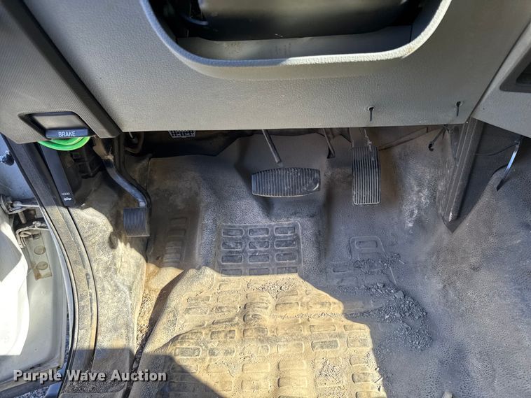 image for item EA2001 2016 Ford F450 flatbed truck