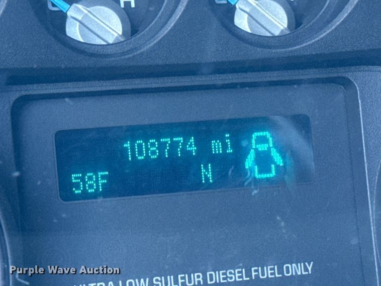 image for item EA2001 2016 Ford F450 flatbed truck