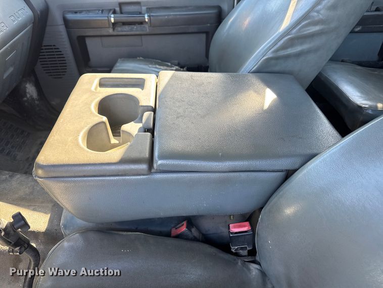 image for item EA2001 2016 Ford F450 flatbed truck