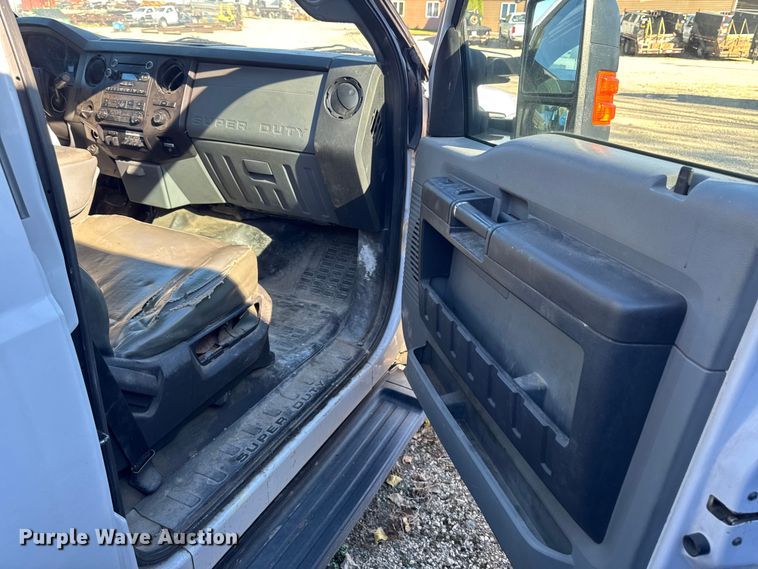 image for item EA2001 2016 Ford F450 flatbed truck