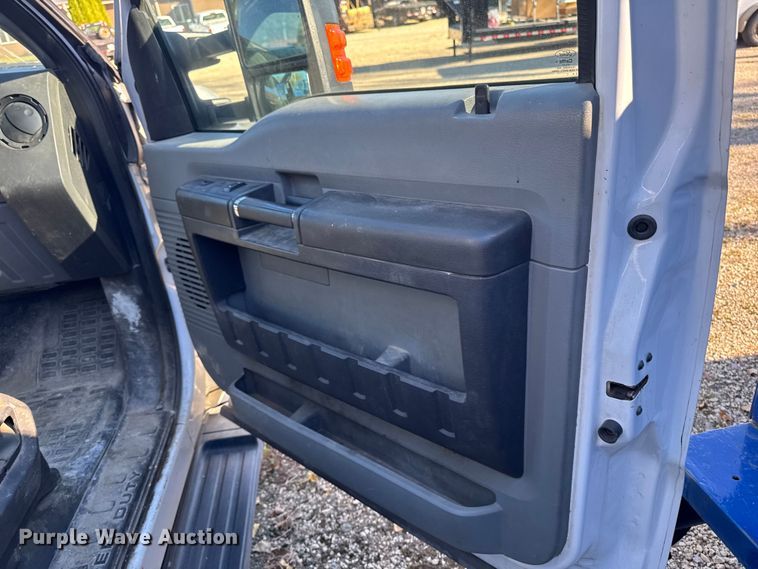 image for item EA2001 2016 Ford F450 flatbed truck